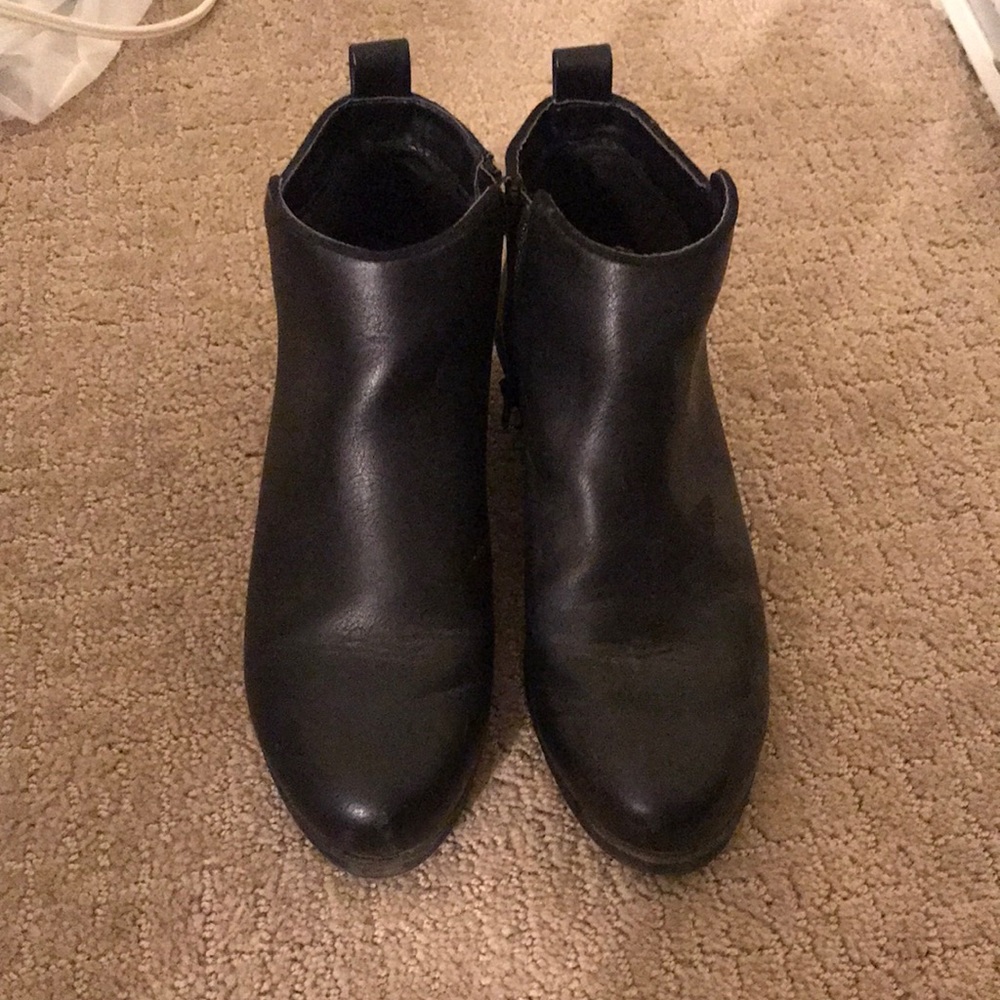Black boots barely worn